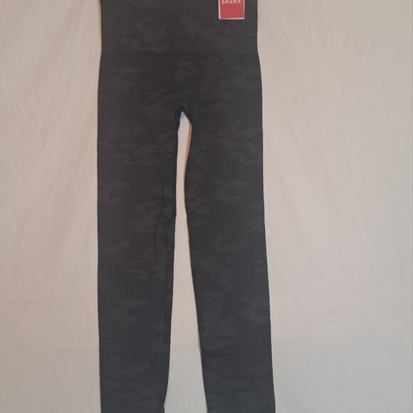 Spanx Size Medium  Black Camo Ecocare‎ Ankle Leggings Style 20344R NWT - Picture 7 of 11